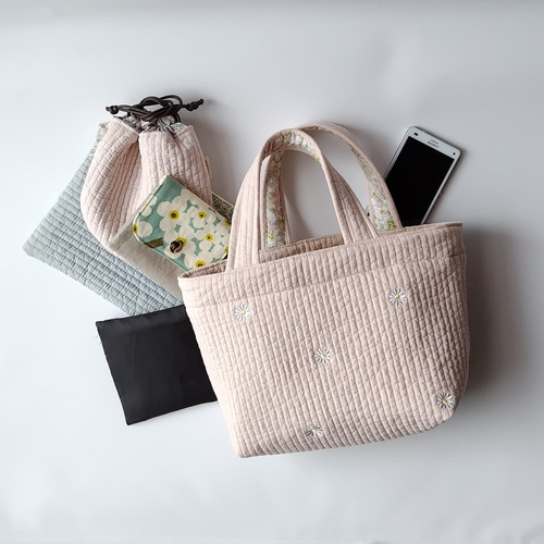 夏色大人可愛いピンクプチトートバッグ マーガレット刺繍ヌビキルト