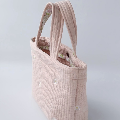 夏色大人可愛いピンクプチトートバッグ マーガレット刺繍ヌビキルト