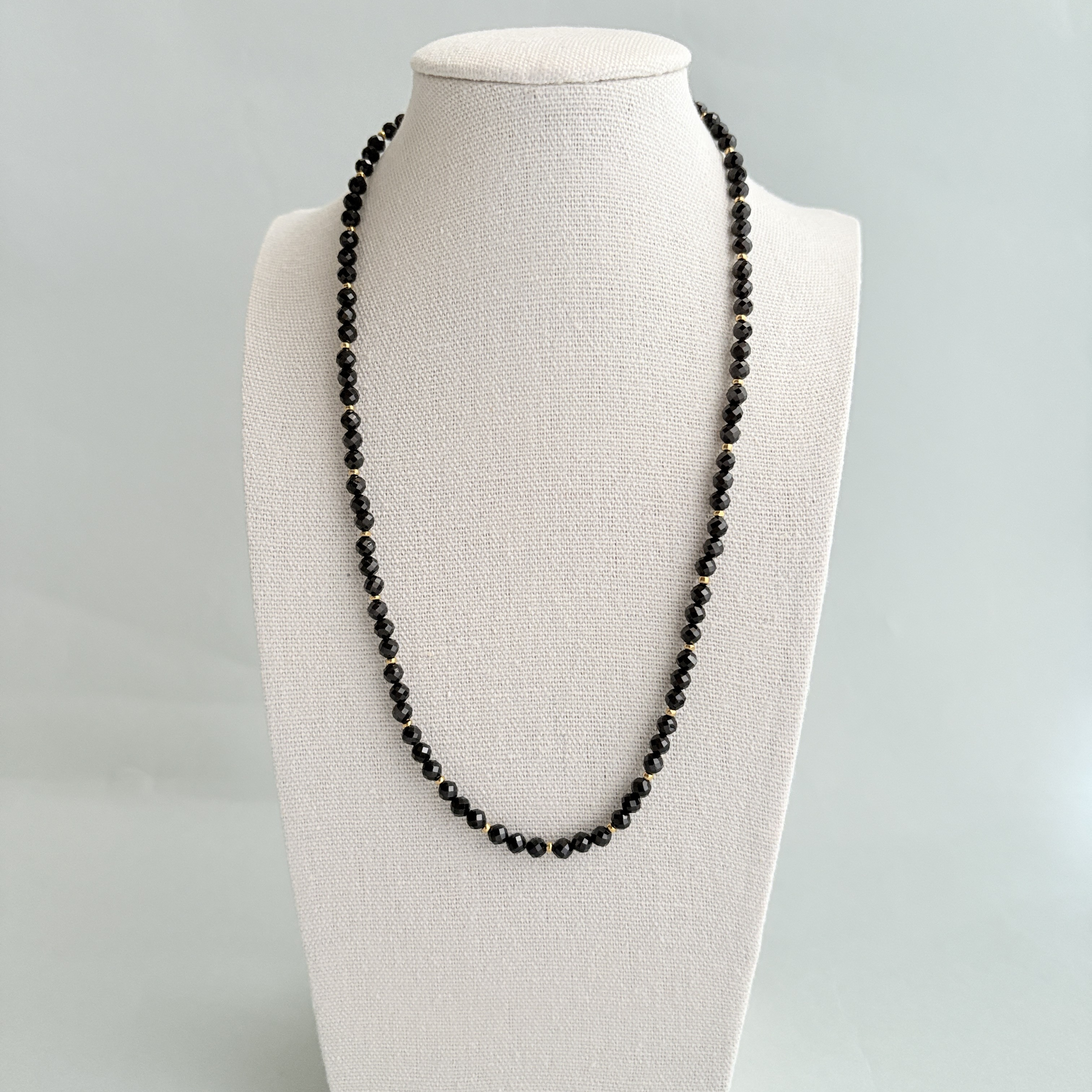 天然石ブラックスピネルと１８KGFビーズのネックレス