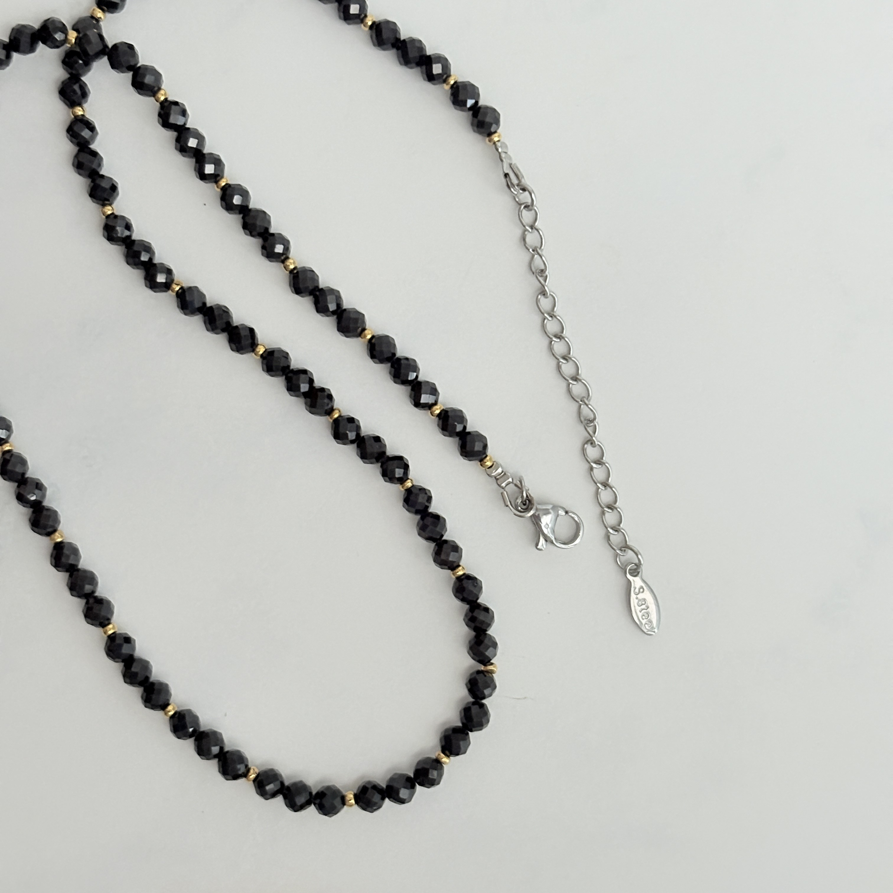 天然石ブラックスピネルと１８KGFビーズのネックレス