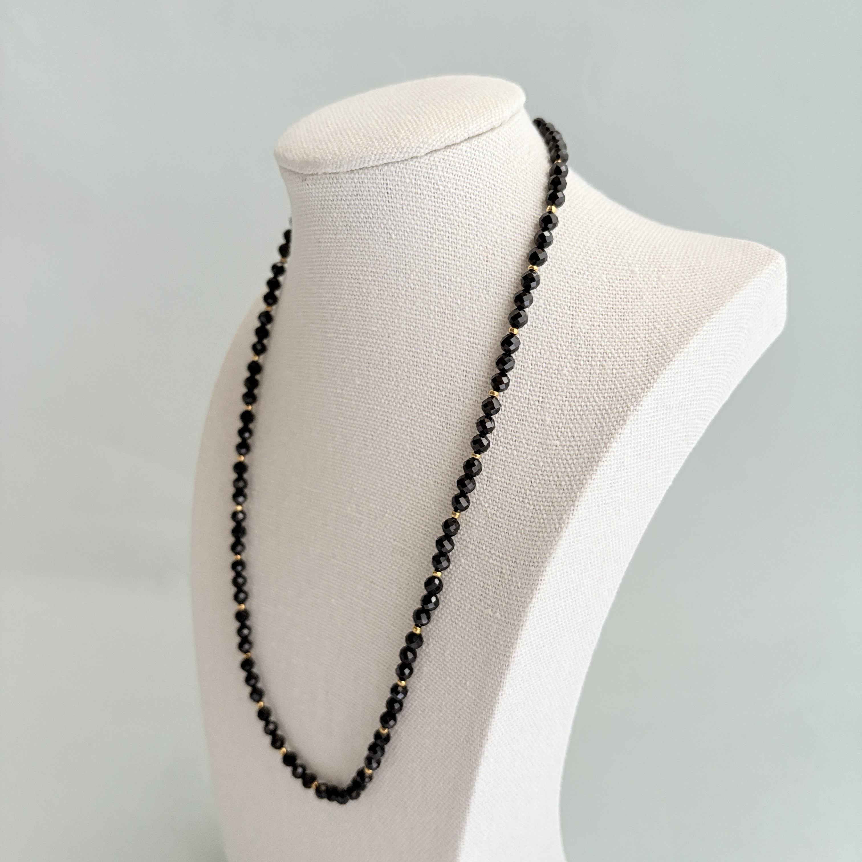 天然石ブラックスピネルと１８KGFビーズのネックレス