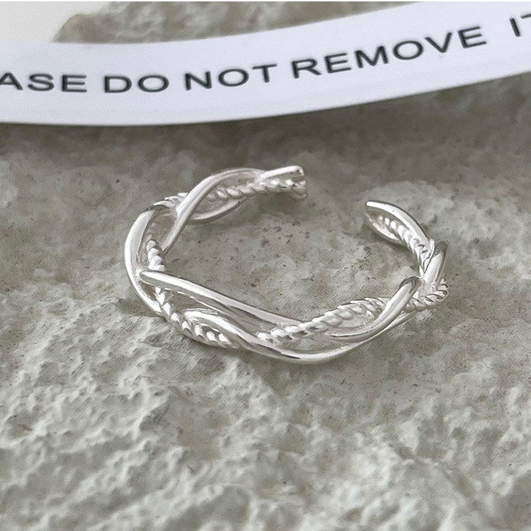 925シルバーの三つ編みリング上品レディース洗練された高冷アクセサリー