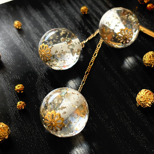 かんざし スノードームの様な金箔調ゴールドホイールのビーズ3連 一本