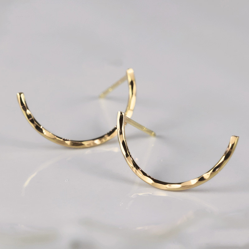 【K18 ピアス】K18 are アーク 槌目 スタッドピアス カーブ 両耳販売 ハンドメイド シンプル プレゼント