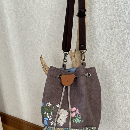 トイプードルとお花のミシン刺繍の巾着バッグ♪ 巾着バッグ