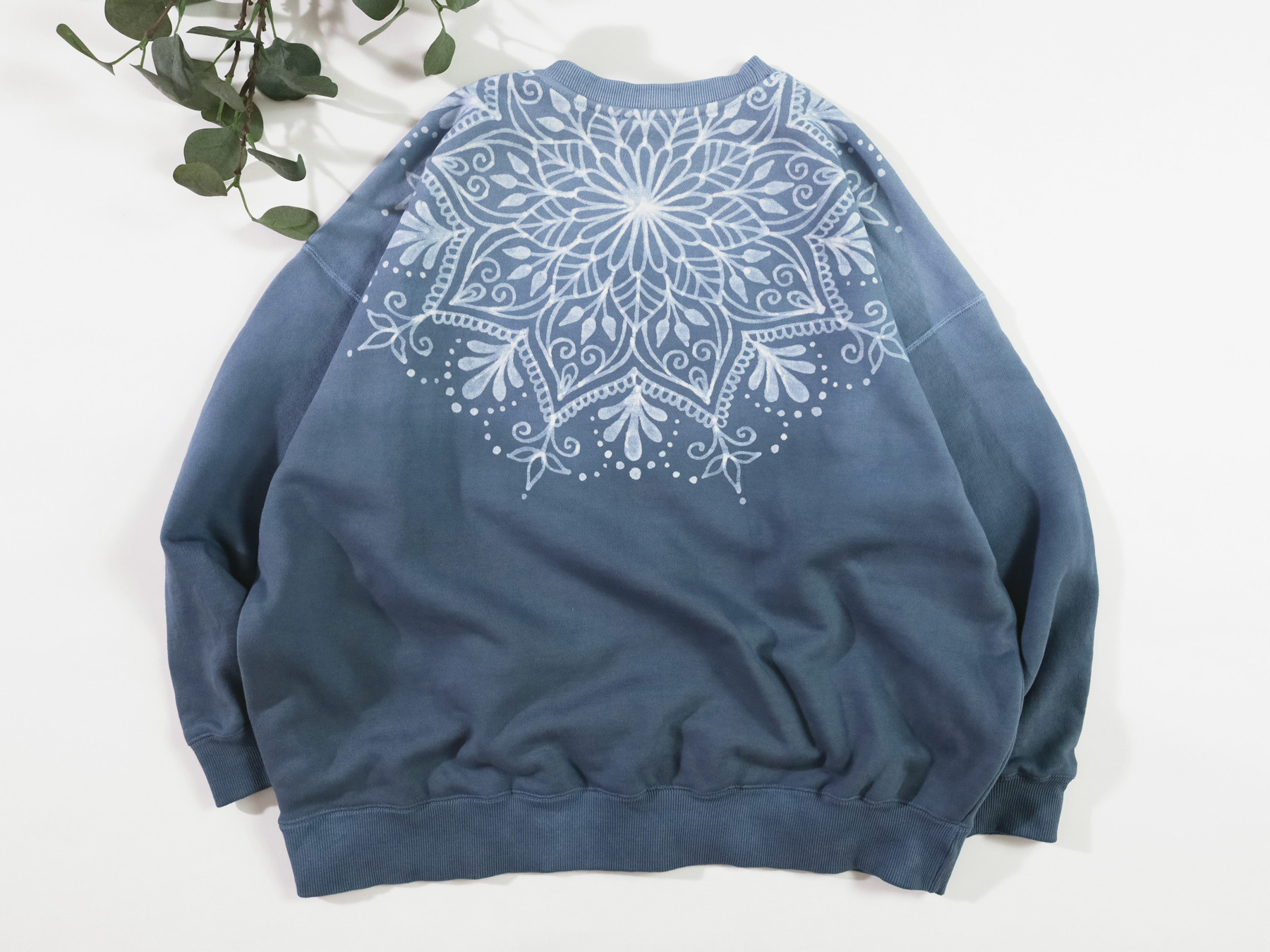 渚のマンダラ ろうけつ染めオーバーサイズプルオーバー（ユニセックスMサイズ） *dark blue*