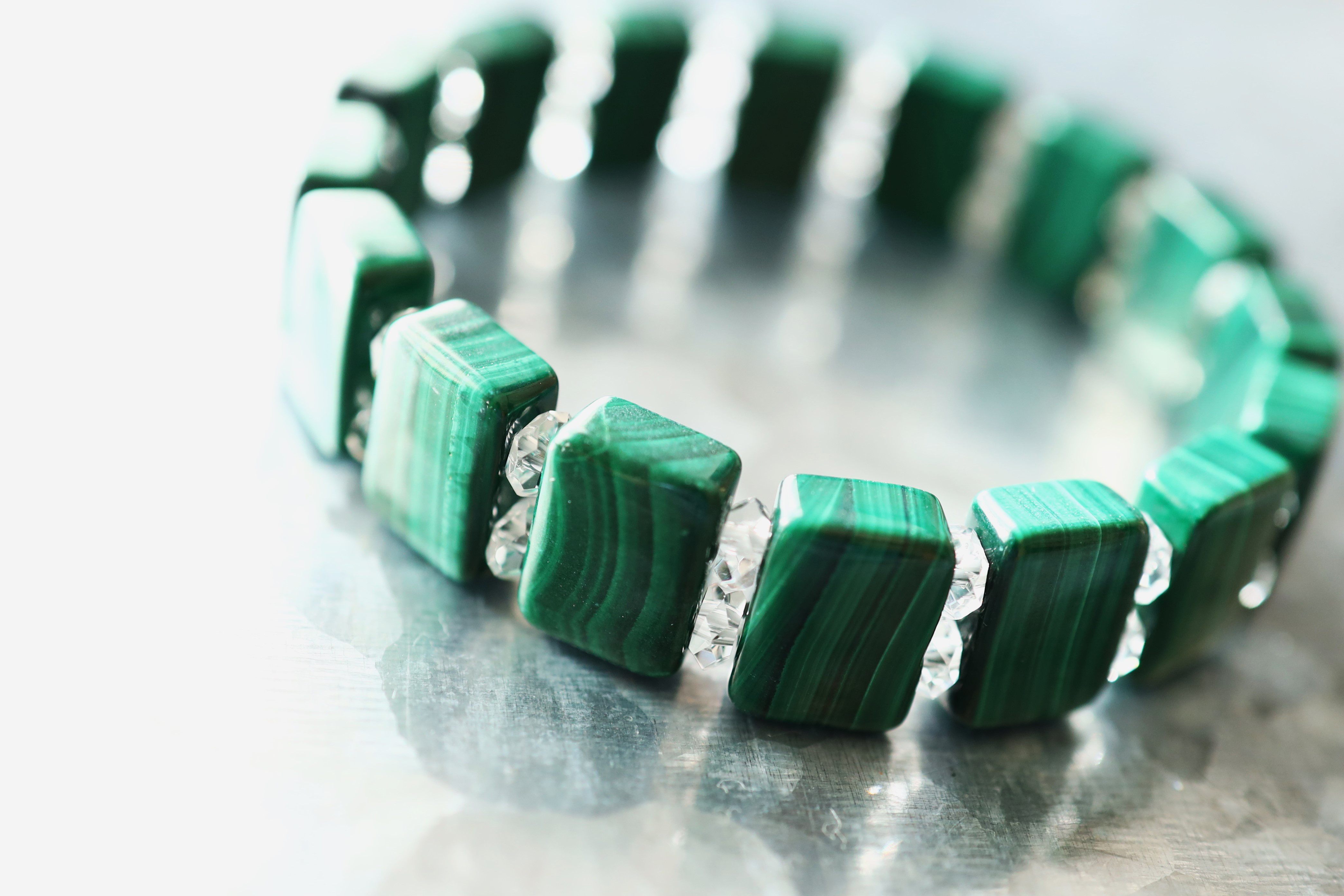 …☆持ち主の身を守る「まもりいし」☆…☆マラカイト：13×9.5ミリ＆水晶☆…☆天然石ブレスレット☆…