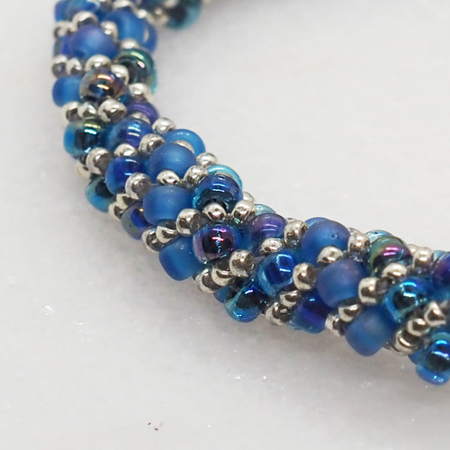 海をイメージさせる碧いビーズブレスレット ブレスレット Lazy