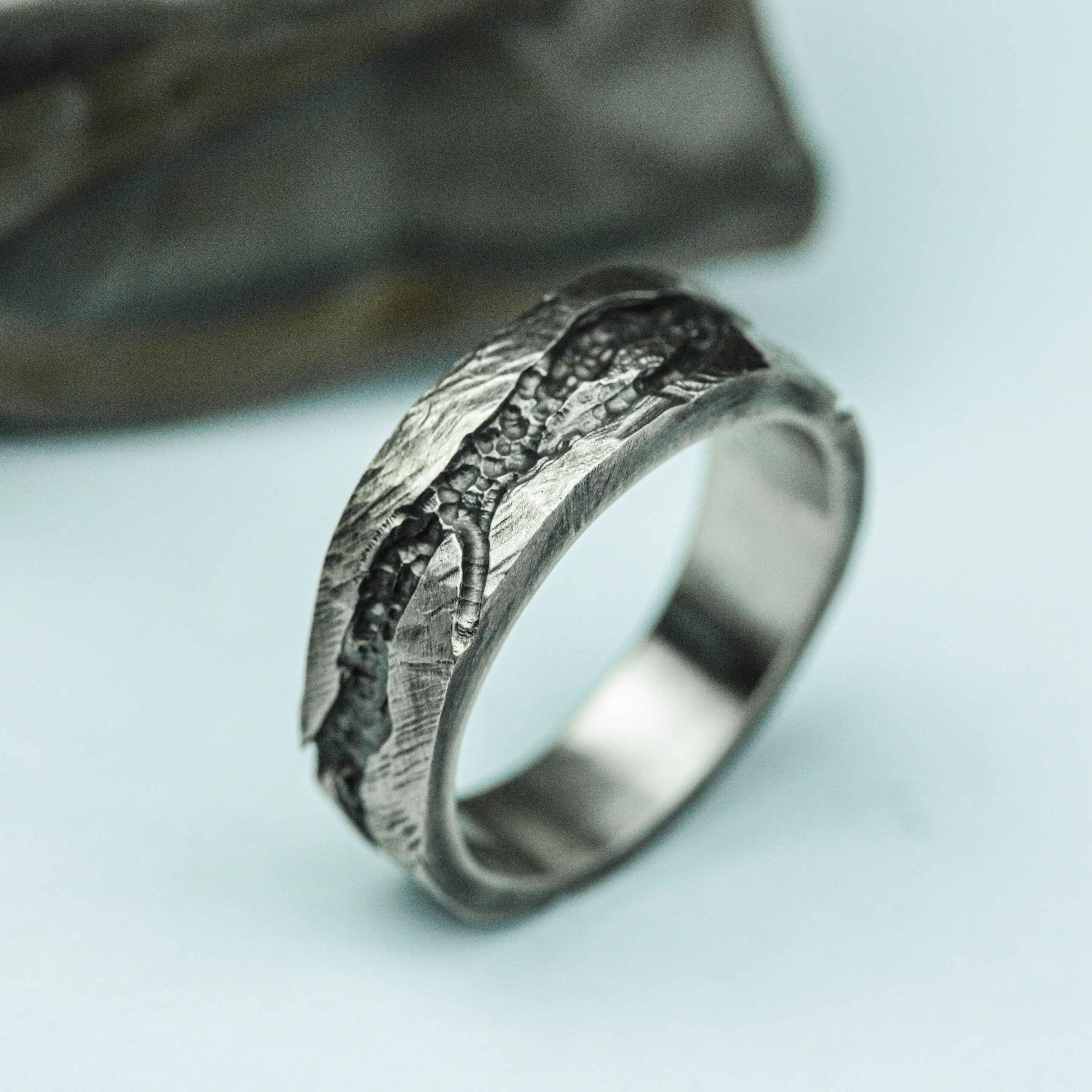 素朴な川のメンズリング、ロマンチックなスターリングシルバーの結婚指輪、山と川の自然ジャンプ手作りリング