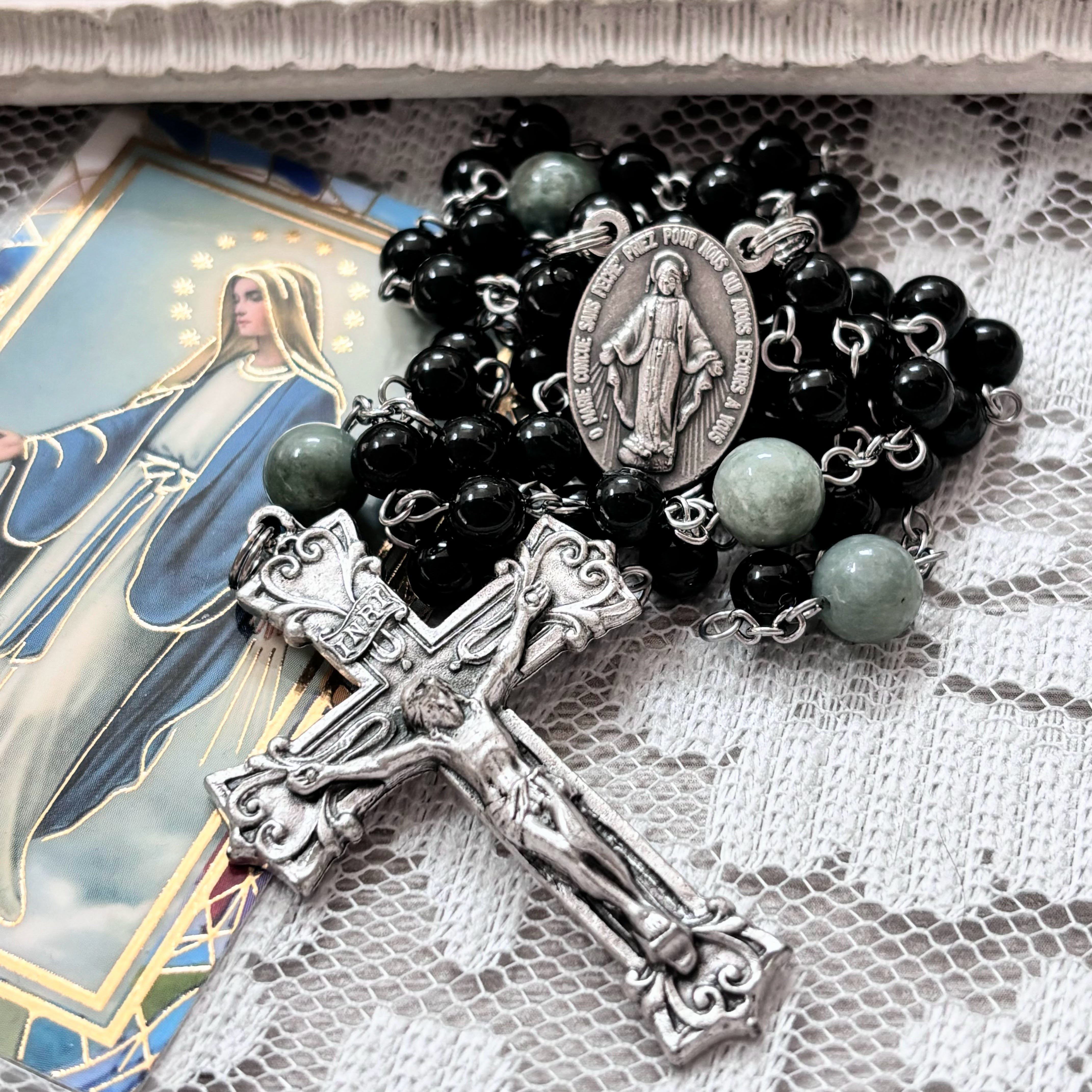 ブラックオンファサイトと翡翠のロザリオ