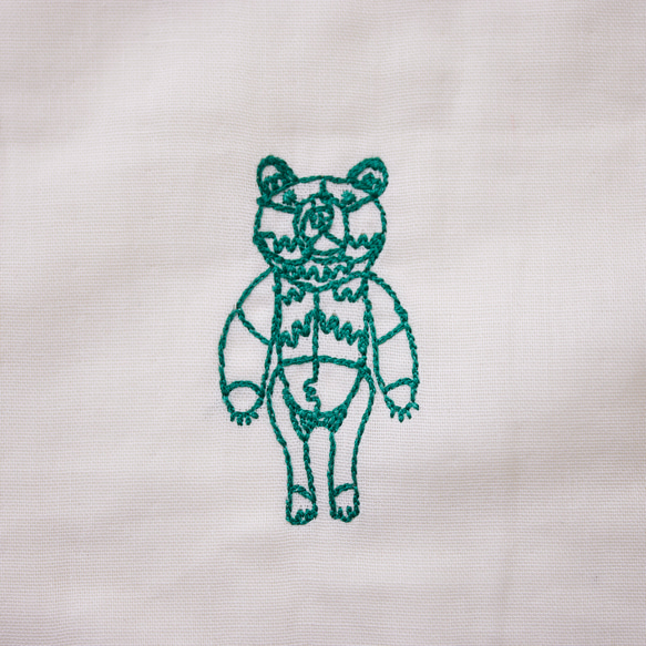 ＋HAyU fabric 綿100%ダブルガーゼ刺繍ハンカチ ～HAyU BEAR 2024～ 12枚目の画像