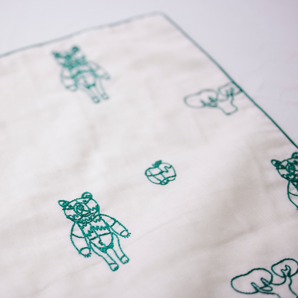 ＋HAyU fabric 綿100%ダブルガーゼ刺繍ハンカチ ～HAyU BEAR 2024～ 9枚目の画像