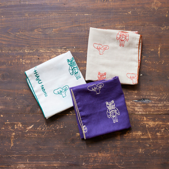 ＋HAyU fabric 綿100%ダブルガーゼ刺繍ハンカチ ～HAyU BEAR 2024～ 1枚目の画像