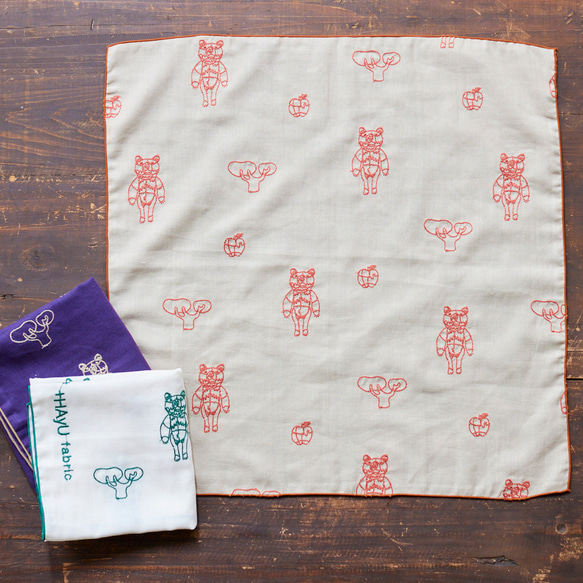 ＋HAyU fabric 綿100%ダブルガーゼ刺繍ハンカチ ～HAyU BEAR 2024～ 2枚目の画像
