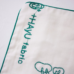 ＋HAyU fabric 綿100%ダブルガーゼ刺繍ハンカチ ～HAyU BEAR 2024～ 10枚目の画像