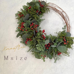 2024Xmas　バラの実とグリーンリース【Mサイズ】　Xmas　お正月　インテリア　おしゃれ　プレゼント　ギフト　イン 1枚目の画像