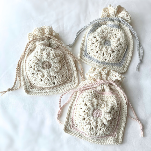 あい お花モチーフ巾着ポーチ かぎ針編み お花のモチーフ2枚で可愛い巾着 ポーチ 小物入れ