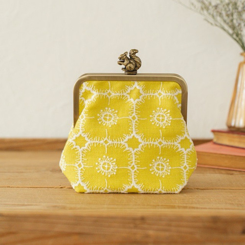 ミナペルホネンjungle relief(yellow) リスがま口二つ折り財布