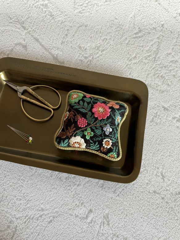 刺繍リボンのピンクッション No.23