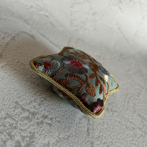 インド刺繍リボン◇ピンクッション◇針山◇ブルー系 糸・ミシン糸