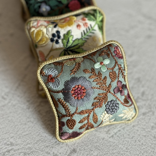 刺繍リボンのピンクッション No.23
