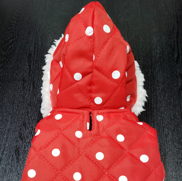 犬服♪フード付き防寒着(赤)(小型犬SS)首と両脇をマジックテープ止め 4枚目の画像