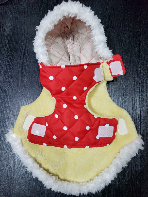 犬服♪フード付き防寒着(赤)(小型犬SS)首と両脇をマジックテープ止め 2枚目の画像
