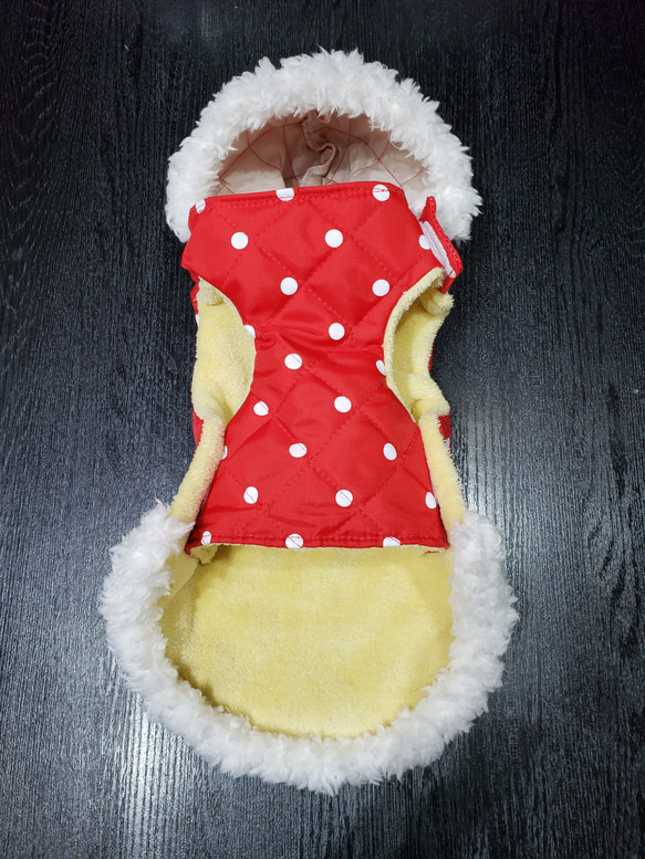 犬服♪フード付き防寒着(赤)(小型犬SS)首と両脇をマジックテープ止め 3枚目の画像