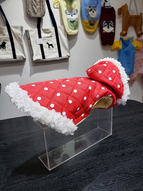 犬服♪フード付き防寒着(赤)(小型犬SS)首と両脇をマジックテープ止め 5枚目の画像