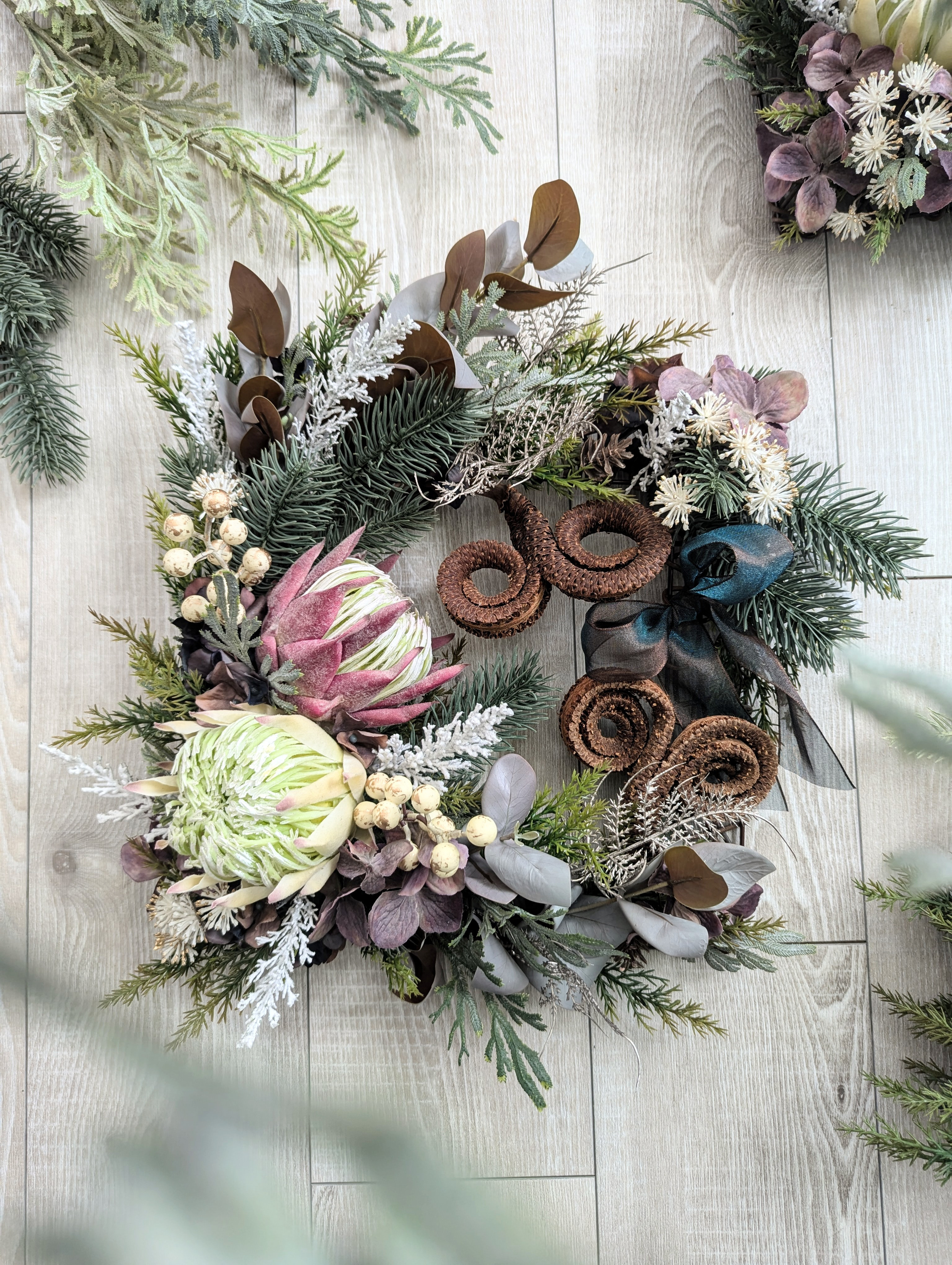 冬のスクエアリース〜針葉樹×プロテア×シープヘッド クリスマスリース  大きめ  ギフト 壁飾り
