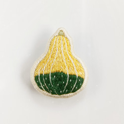 ペポカボチャの刺繍ブローチ 2枚目の画像