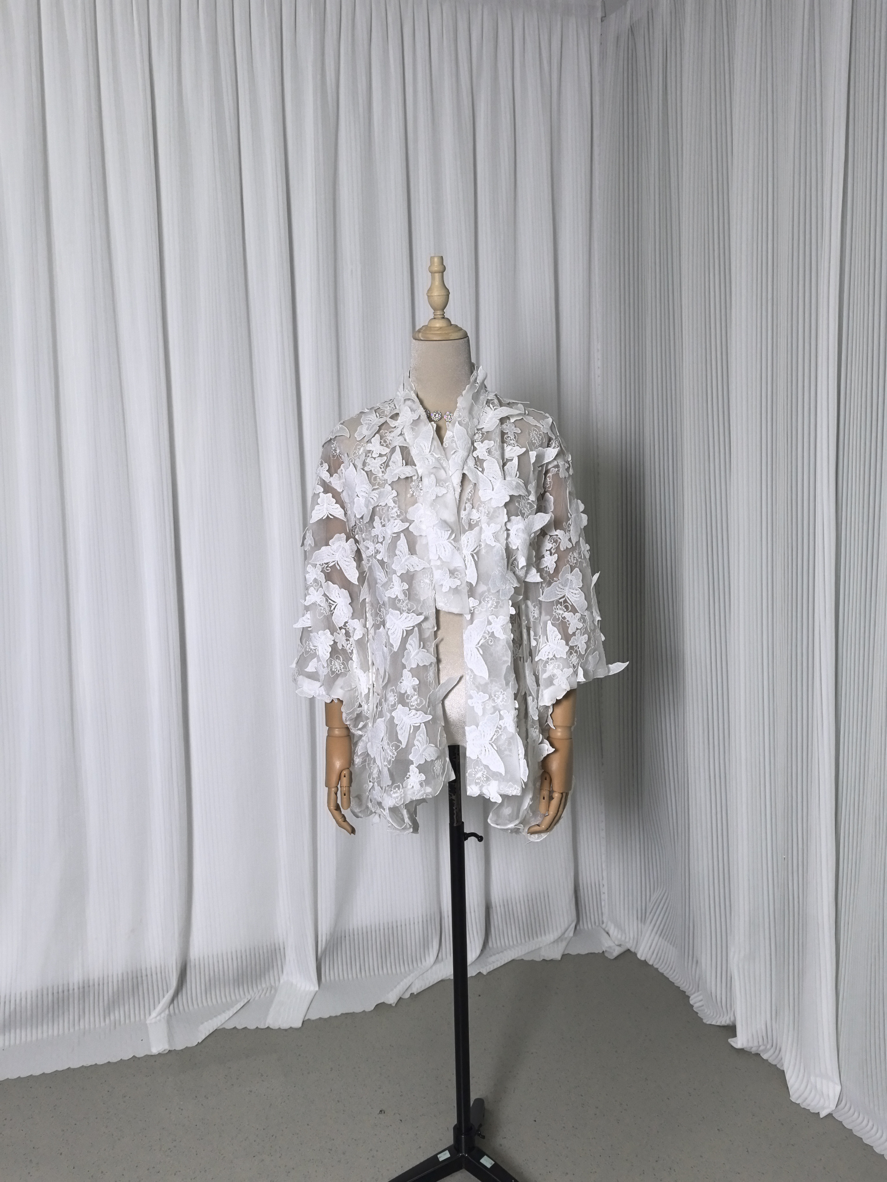 送料無料！子供用 チュール打掛　着物　オーバードレス　レース羽織　お色直し 3D立体レース刺繍