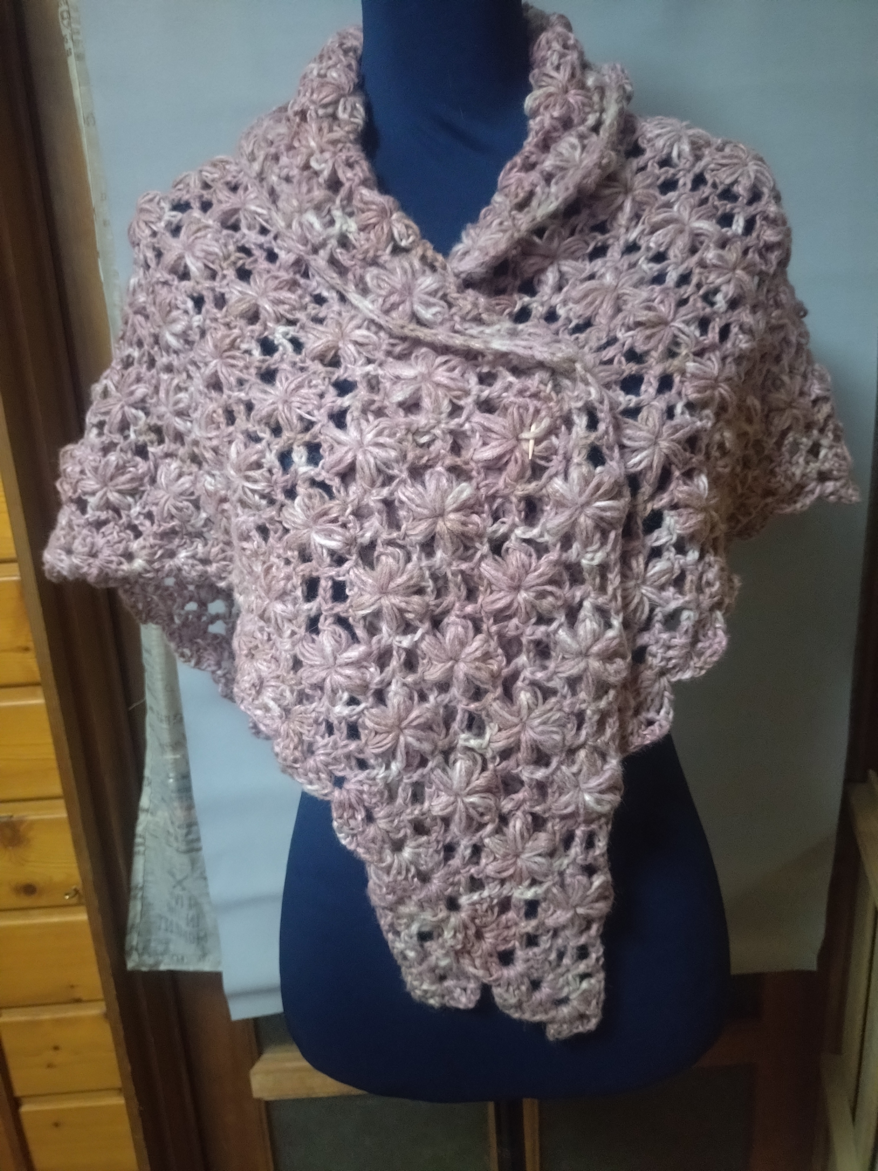 ふわモコ♡お花の三角ショール