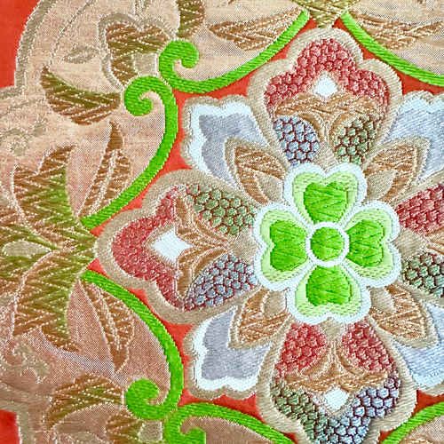 帯のタペストリー 輝くオレンジに虹色の花 帯 リメイク インテリア