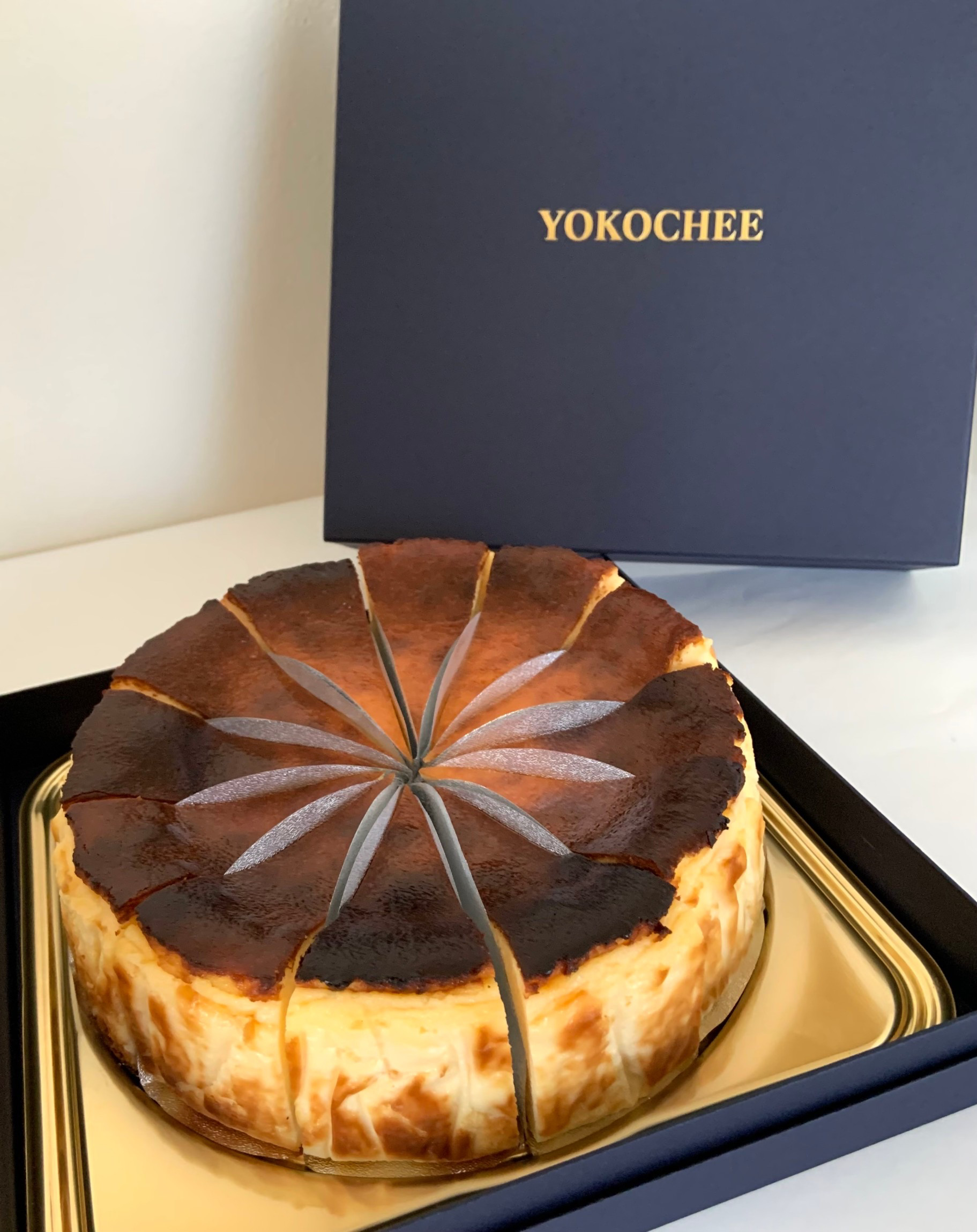 1日７００カット完売した、とろける濃厚チーズケーキ(1ホール12カット）