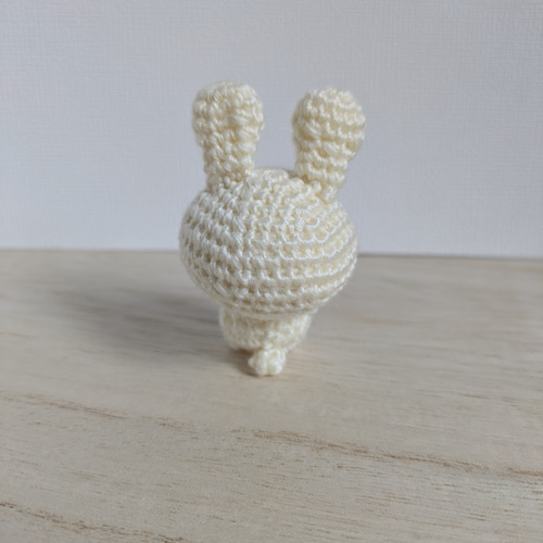 あみぐるみ うさぎさん 白 べにほっぺ キーホルダー ハンドメイド