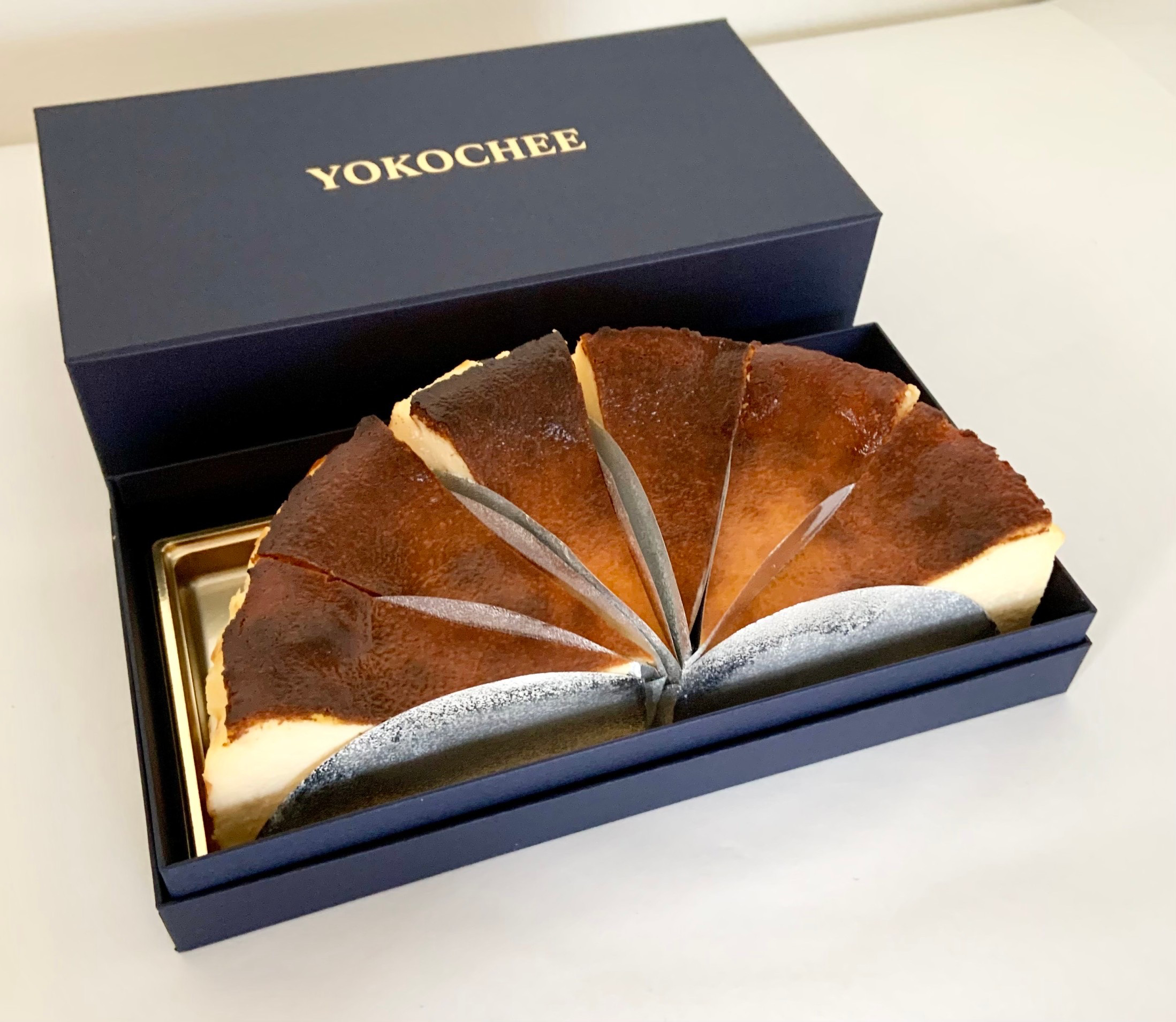 1日７００カット完売した、とろける濃厚チーズケーキ(ハーフ６カット）