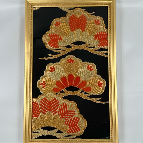 古木額縁に入ってる帯額装 古木額縁に入ってる帯額装 帯アートフレーム（小） | JAPAN ART BANK