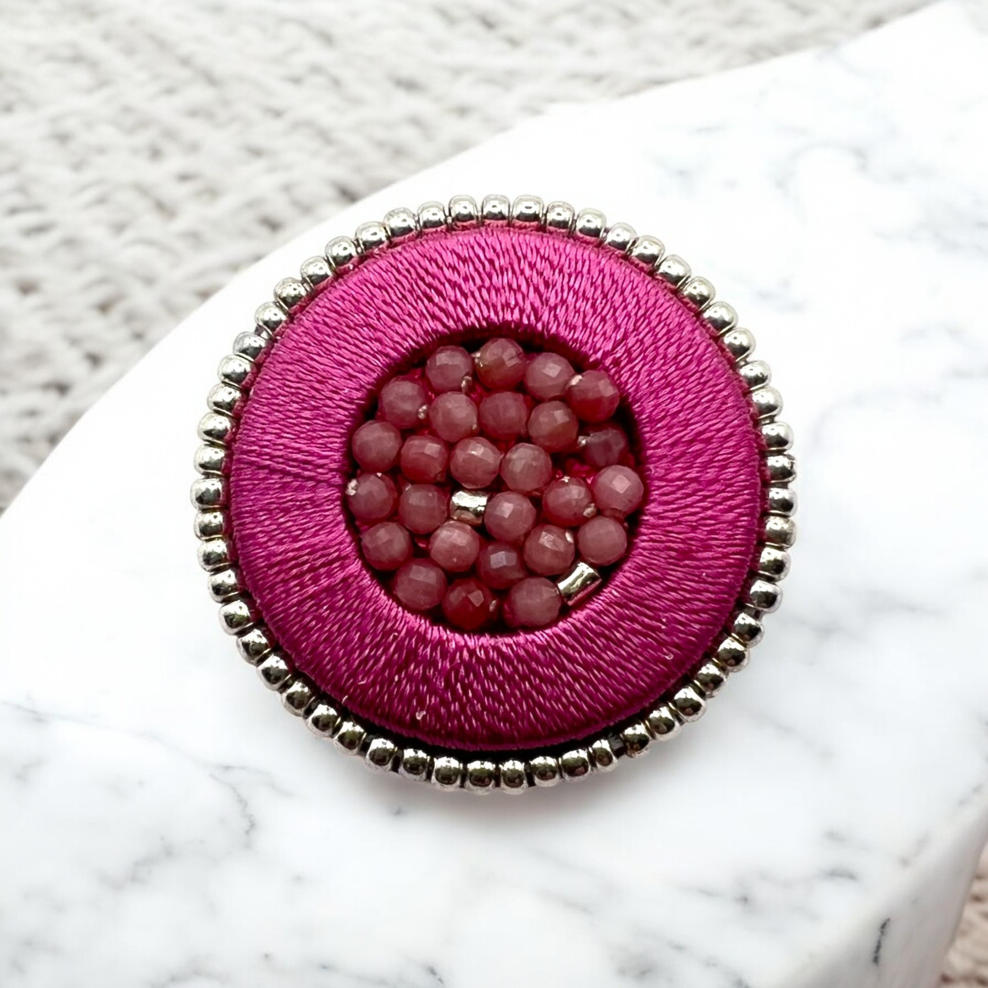 大人のピンクオパール刺繍ブローチ(シルバー)　l-bdab027bro　★アートアクセサリー★