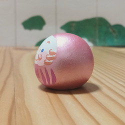 【青い目のだるま】【送料込み】　パールマゼンタ色　達磨　小さい　置き物　縁起物　お正月 3枚目の画像