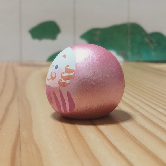 【青い目のだるま】【送料込み】　パールマゼンタ色　達磨　小さい　置き物　縁起物　お正月 3枚目の画像