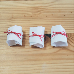 【青い目のだるま】【送料込み】　パールマゼンタ色　達磨　小さい　置き物　縁起物　お正月 2枚目の画像