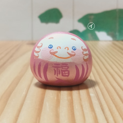 【青い目キラキラのだるま】【送料込み】　パールマゼンタ色　達磨　小さい　置き物　縁起物　お正月 6枚目の画像