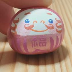 【青い目キラキラのだるま】【送料込み】　パールマゼンタ色　達磨　小さい　置き物　縁起物　お正月 5枚目の画像
