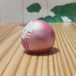 【青い目キラキラのだるま】【送料込み】　パールマゼンタ色　達磨　小さい　置き物　縁起物　お正月 3枚目の画像