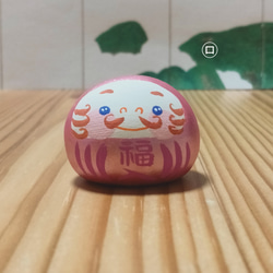 【青い目キラキラのだるま】【送料込み】　パールマゼンタ色　達磨　小さい　置き物　縁起物　お正月 7枚目の画像