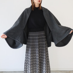 秋冬3way大人の高級メルトンフリースストール／ストールにもアウターにもブランケットにも使い方色々／チャコール 8枚目の画像
