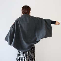 秋冬3way大人の高級メルトンフリースストール／ストールにもアウターにもブランケットにも使い方色々／チャコール 7枚目の画像
