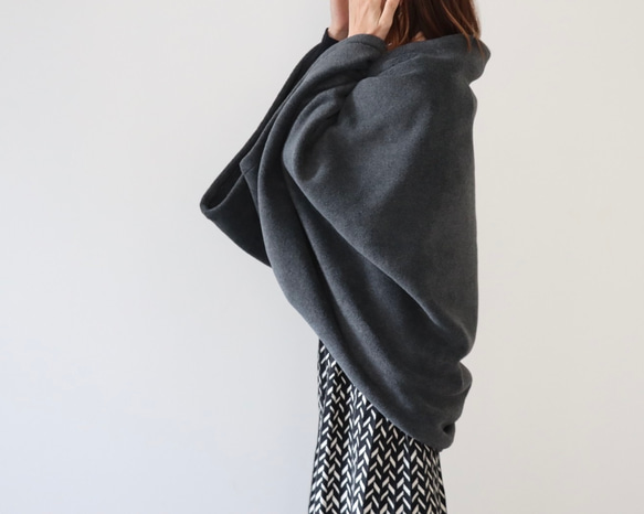 秋冬3way大人の高級メルトンフリースストール／ストールにもアウターにもブランケットにも使い方色々／チャコール 1枚目の画像