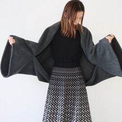 秋冬3way大人の高級メルトンフリースストール／ストールにもアウターにもブランケットにも使い方色々／チャコール 6枚目の画像